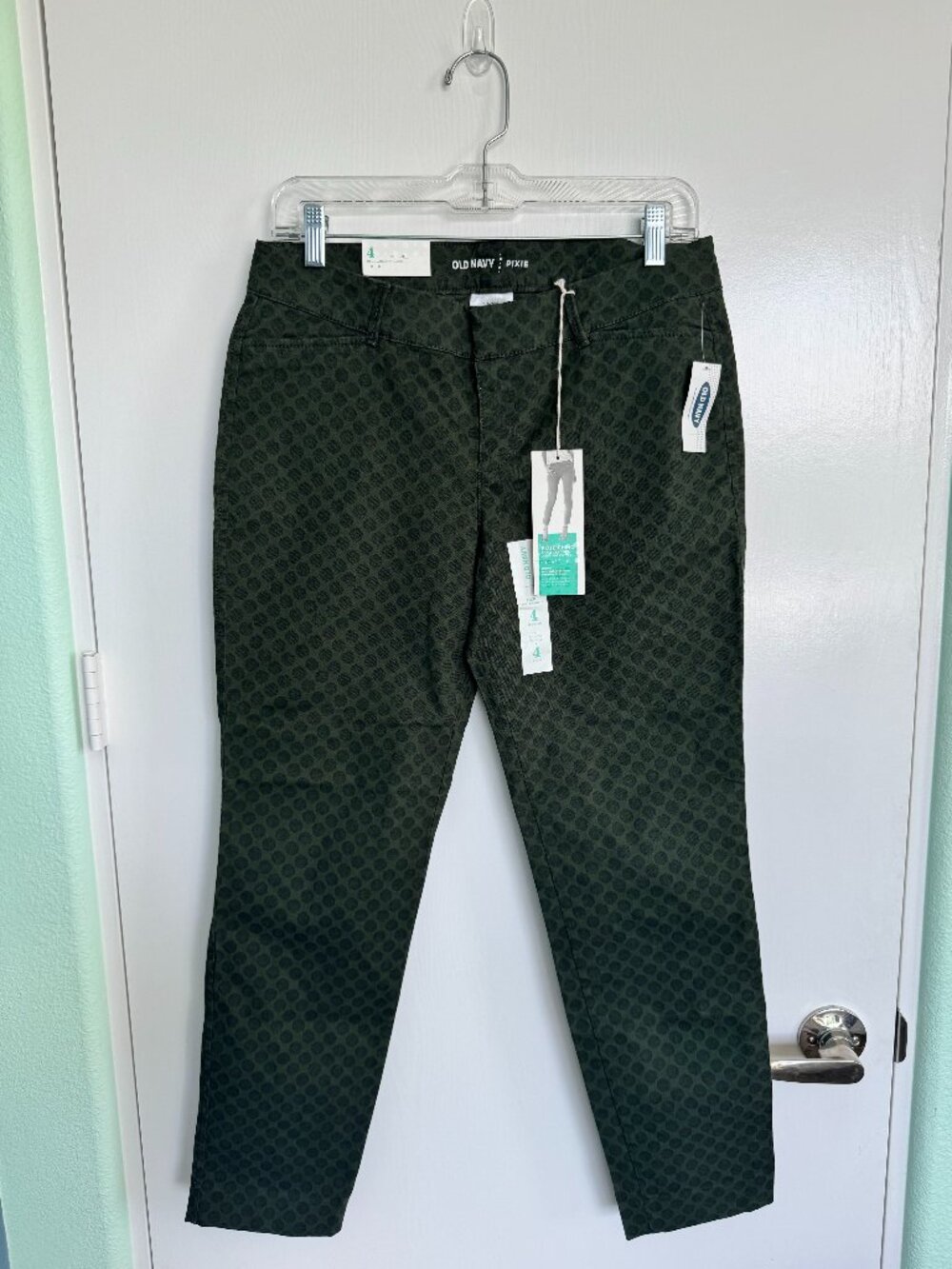 NWT Old Navy Pixie Chino Ankle Pants Size 4 Green Polka Dot
